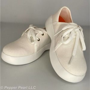 Women's Juniors Sneaker Size 6 White Water and Slip Resistant